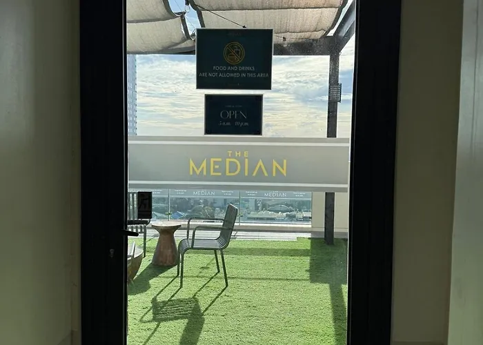 Yamiyzing At The Median It Park